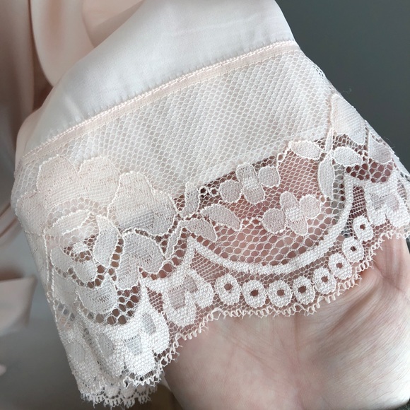 Pink Robe with Lace Detail - Picture 4 of 5